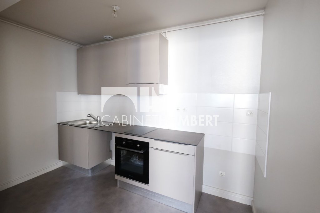 APPARTEMENT T3 A LOUER - ST ETIENNE PREFECTURE - 57.35 m2 - 595 &euro; charges comprises par mois