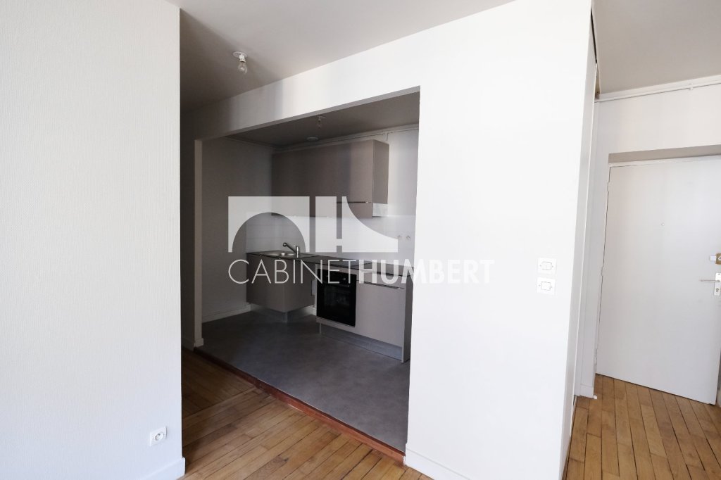 APPARTEMENT T3 A LOUER - ST ETIENNE PREFECTURE - 57.35 m2 - 595 &euro; charges comprises par mois