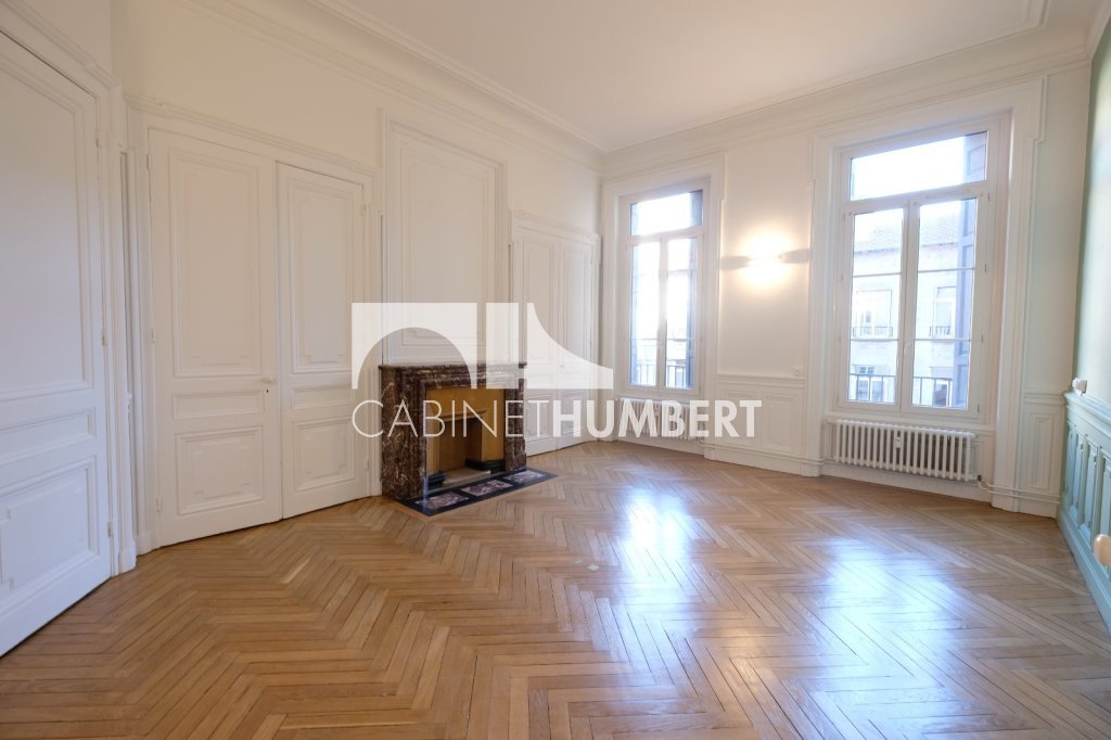 APPARTEMENT T3 A LOUER - ST ETIENNE PREFECTURE - 121 m2 - 890 &euro; charges comprises par mois