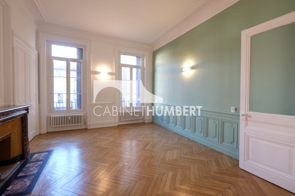 APPARTEMENT T3 A LOUER - ST ETIENNE PREFECTURE - 121 m2 - 890 &euro; charges comprises par mois
