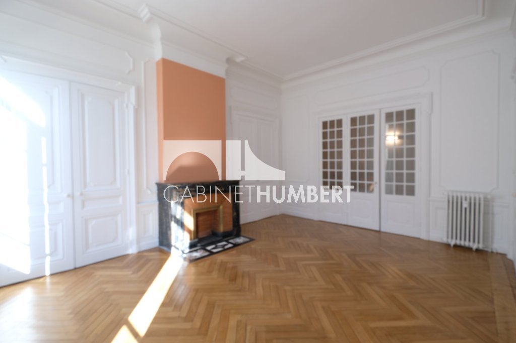 APPARTEMENT T3 A LOUER - ST ETIENNE PREFECTURE - 121 m2 - 890 &euro; charges comprises par mois