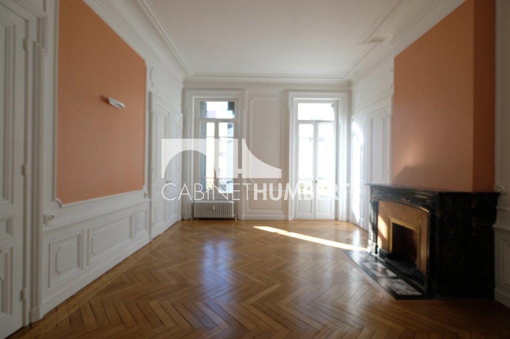 APPARTEMENT T3 A LOUER - ST ETIENNE PREFECTURE - 121 m2 - 890 &euro; charges comprises par mois