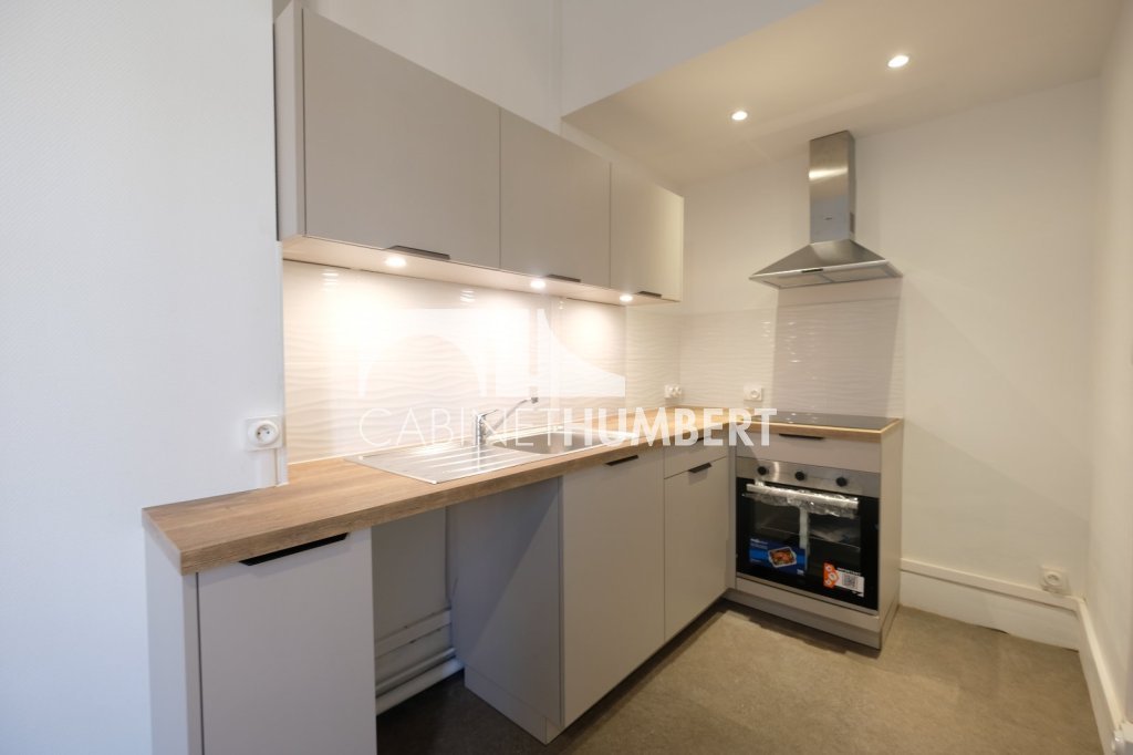 APPARTEMENT T3 A LOUER - ST ETIENNE PREFECTURE - 121 m2 - 890 &euro; charges comprises par mois