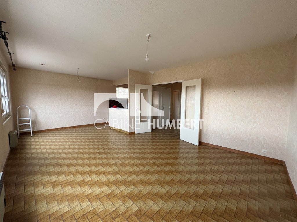 APPARTEMENT T3 A VENDRE - LE CHAMBON FEUGEROLLES - 65.45 m2 - 68�000�&euro;