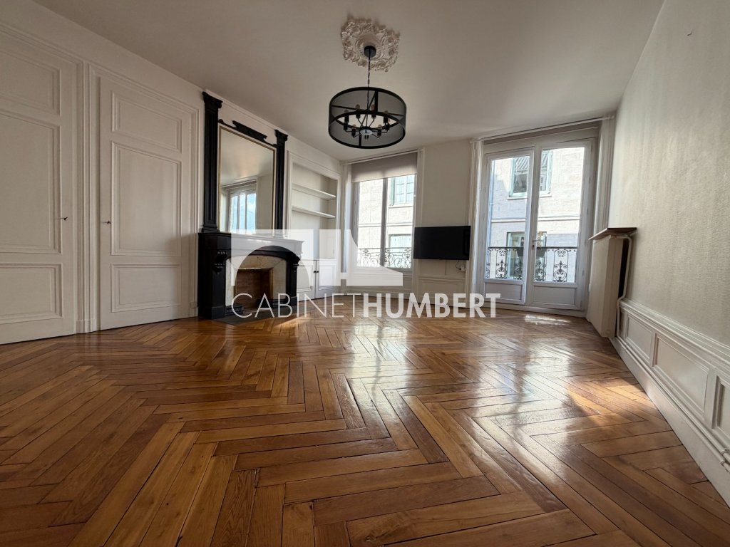 APPARTEMENT T3 A VENDRE - ST ETIENNE CENTRE VILLE - 86.56 m2 - 125 000 &euro;