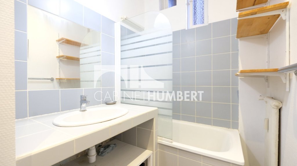 APPARTEMENT T3 A VENDRE - ST ETIENNE FACULTE / CENTRE DEUX - 70 m2 - 85000€