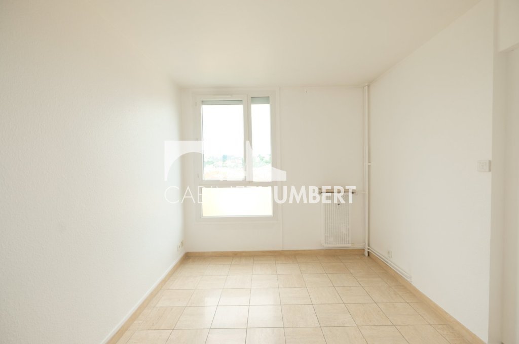 APPARTEMENT T3 A VENDRE - ST ETIENNE FAURIEL - 69.66 m2 - 126000€