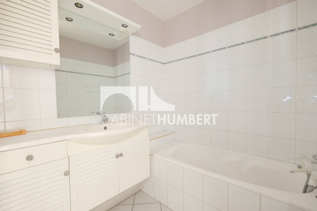 APPARTEMENT T3 A VENDRE - ST ETIENNE FAURIEL - 69.66 m2 - 126000€