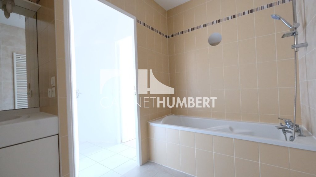 APPARTEMENT T3 A VENDRE - ST ETIENNE FAURIEL - 66.8 m2 - 138�000�&euro;