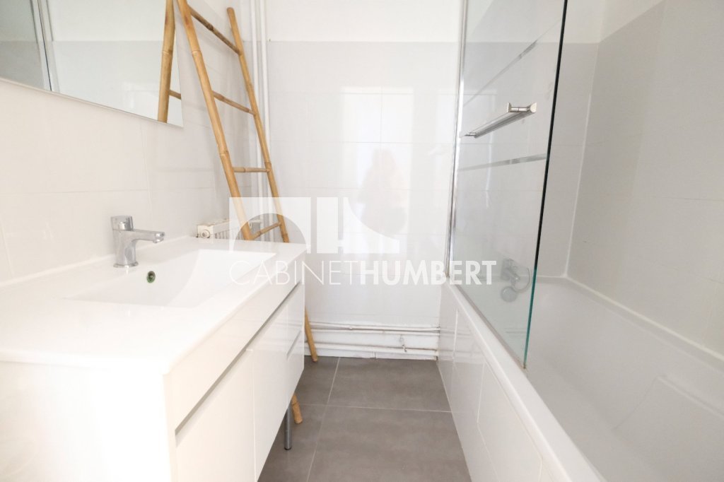 APPARTEMENT T3 A VENDRE - ST ETIENNE LA MTARE - 72.13 m2 - 65000€