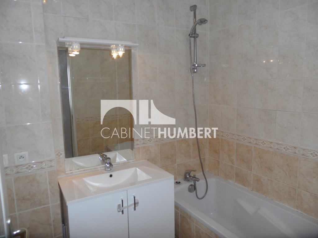 APPARTEMENT T4 A LOUER - ST ETIENNE PREFECTURE - 95.16 m2 - 740�&euro; charges comprises par mois