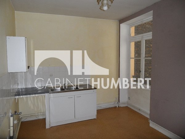 APPARTEMENT T4 A LOUER - ST ETIENNE CENTRE VILLE - 84.79 m2 - 590 &euro; charges comprises par mois