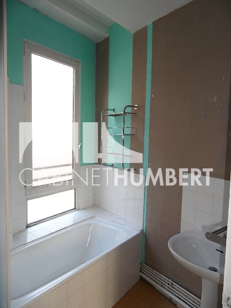 APPARTEMENT T4 A LOUER - ST ETIENNE CENTRE VILLE - 84.79 m2 - 590 &euro; charges comprises par mois