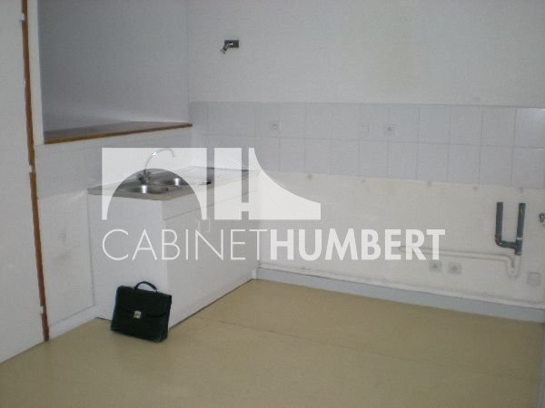 APPARTEMENT T4 A LOUER - ST ETIENNE CENTRE VILLE - 84.79 m2 - 590 &euro; charges comprises par mois