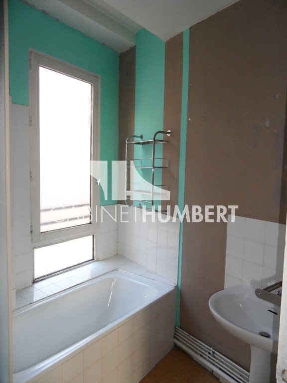 APPARTEMENT T4 A LOUER - ST ETIENNE CENTRE VILLE - 84.79 m2 - 590 &euro; charges comprises par mois