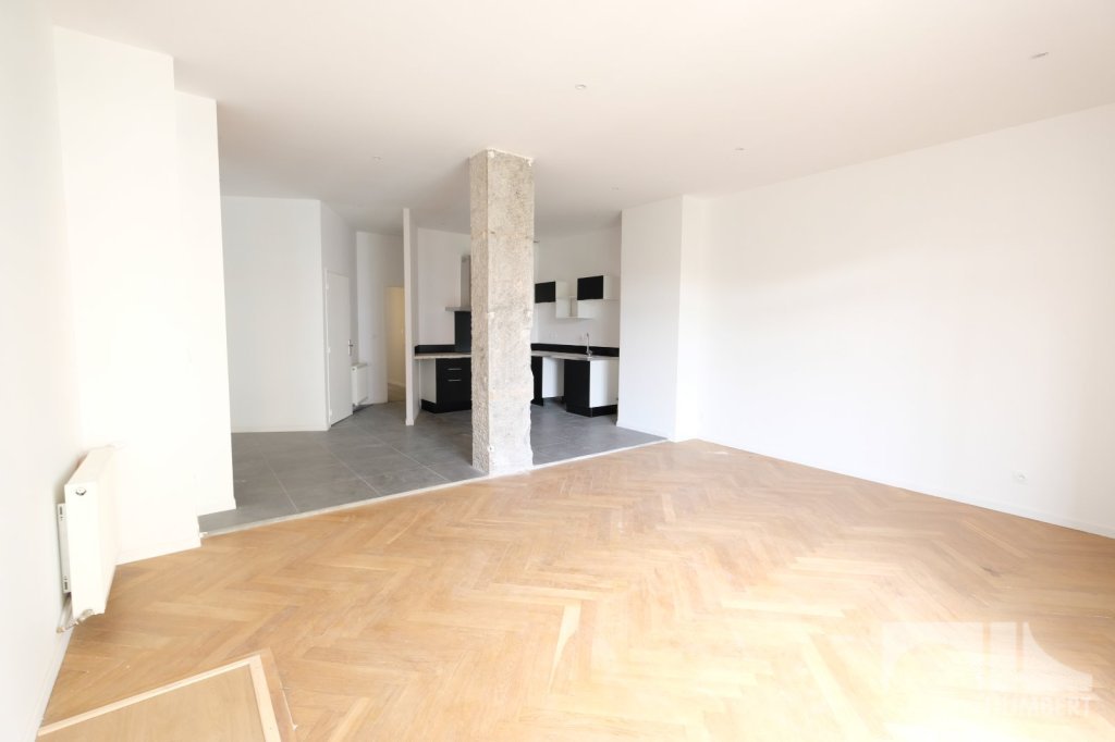 APPARTEMENT T4 A LOUER - ST ETIENNE CENTRE VILLE - 102,54 m2 - 980 € charges comprises par mois