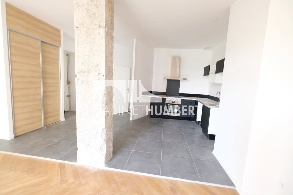 APPARTEMENT T4 A LOUER - ST ETIENNE CENTRE VILLE - 102.54 m2 - 980 &euro; charges comprises par mois