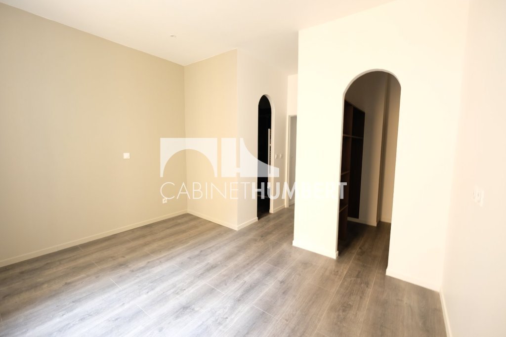 APPARTEMENT T4 A LOUER - ST ETIENNE CENTRE VILLE - 102.54 m2 - 980 &euro; charges comprises par mois