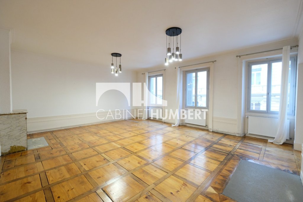 APPARTEMENT T4 A LOUER - ST ETIENNE CENTRE VILLE - 148.23 m2 - 875€ charges comprises par mois