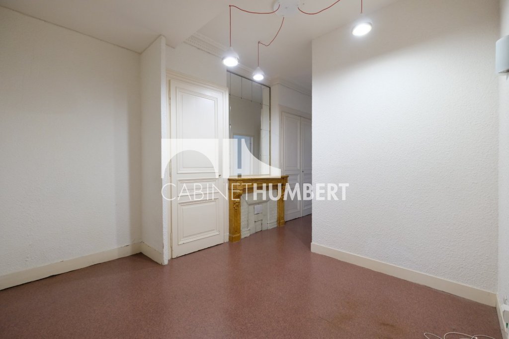 APPARTEMENT T4 A LOUER - ST ETIENNE CENTRE VILLE - 148.23 m2 - 875€ charges comprises par mois