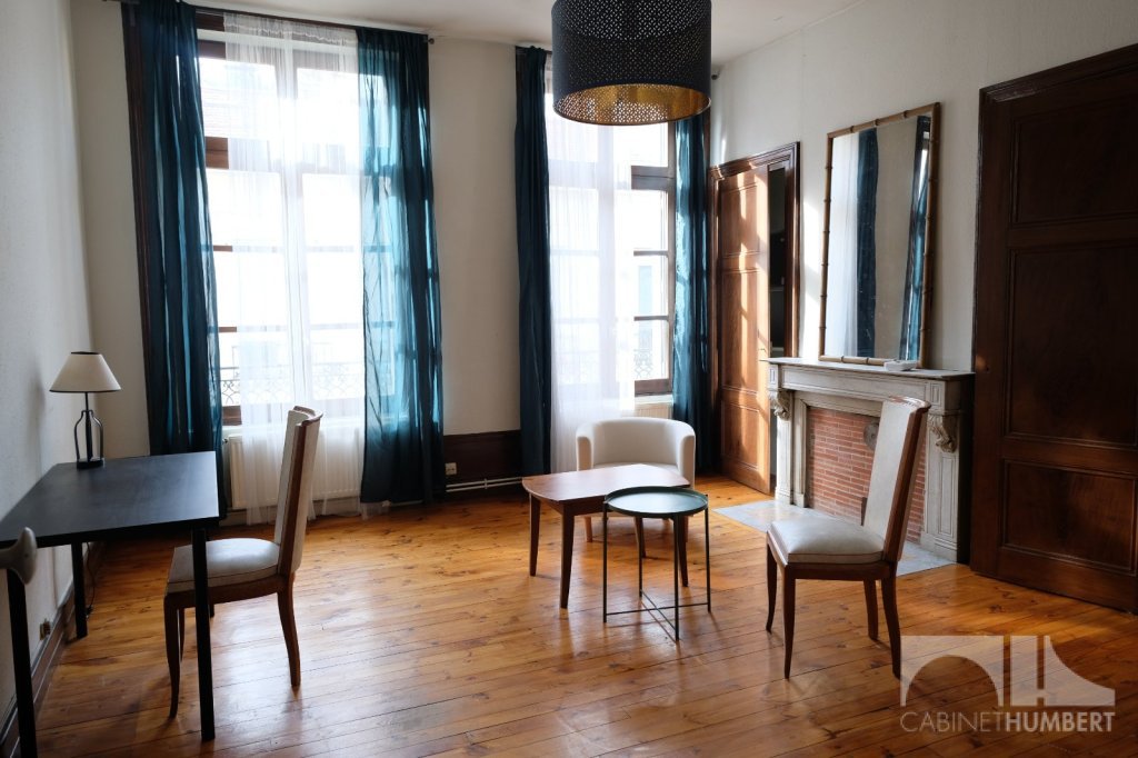 CENTRE VILLE A LOUER - ST ETIENNE CENTRE VILLE - 107 m2 - 726 € charges comprises par mois