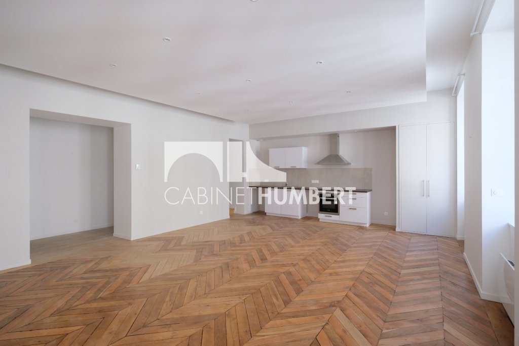 CENTRE VILLE A LOUER - ST ETIENNE CENTRE VILLE - 122.13 m2 - 995€ charges comprises par mois