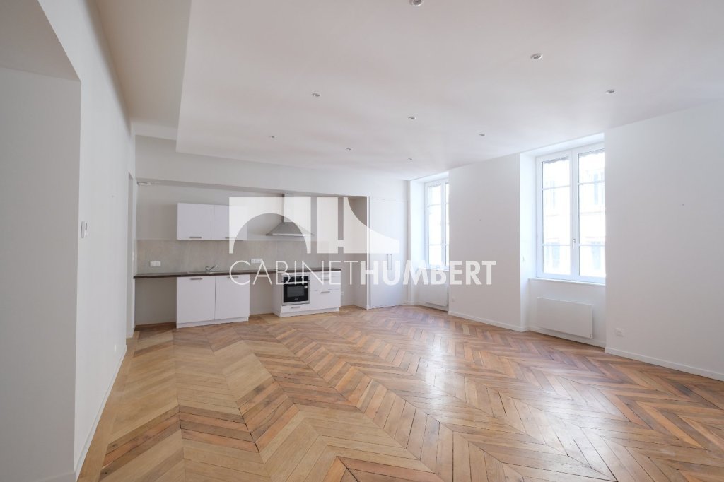 CENTRE VILLE A LOUER - ST ETIENNE CENTRE VILLE - 122.13 m2 - 995€ charges comprises par mois