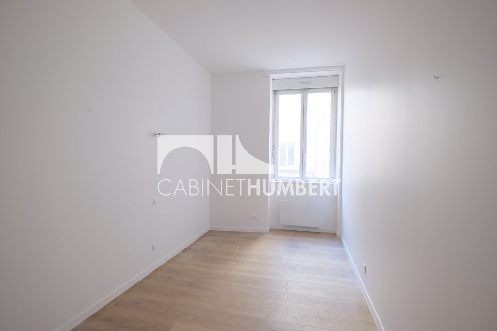 CENTRE VILLE A LOUER - ST ETIENNE CENTRE VILLE - 122.13 m2 - 995€ charges comprises par mois