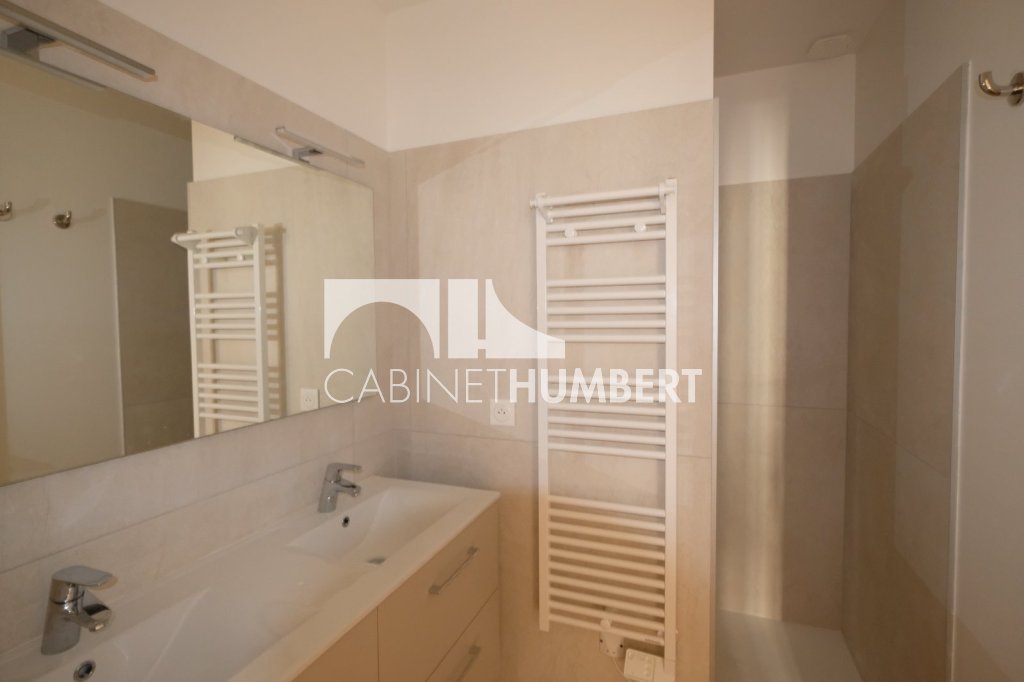 CENTRE VILLE A LOUER - ST ETIENNE CENTRE VILLE - 122.13 m2 - 995€ charges comprises par mois