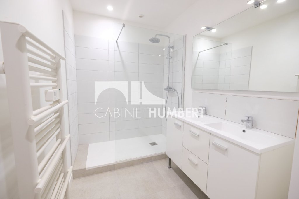 APPARTEMENT T4 A LOUER - ST ETIENNE CENTRE VILLE - 108.94 m2 - 1040€ charges comprises par mois