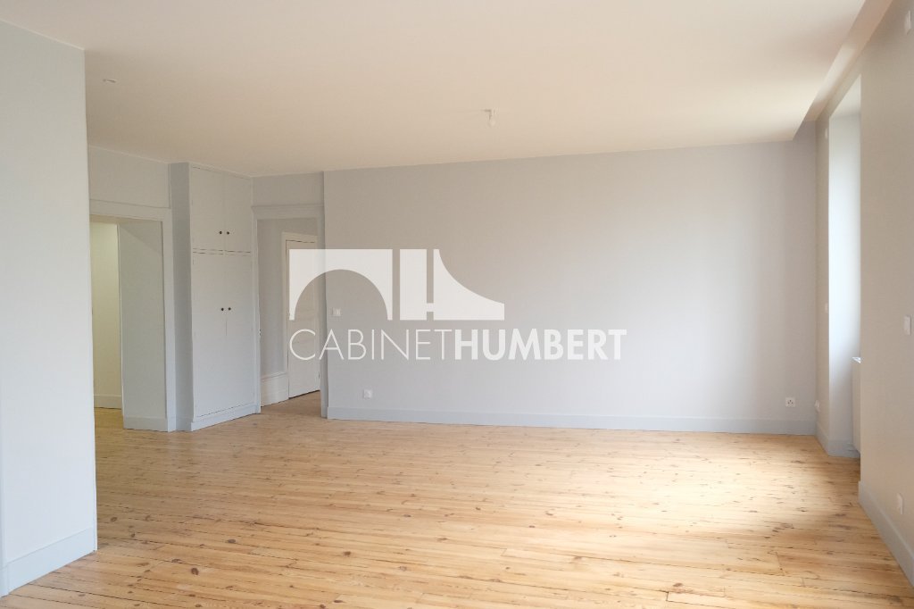 APPARTEMENT T4 A LOUER - ST ETIENNE CENTRE VILLE - 105.29 m2 - 1 210 &euro; charges comprises par mois