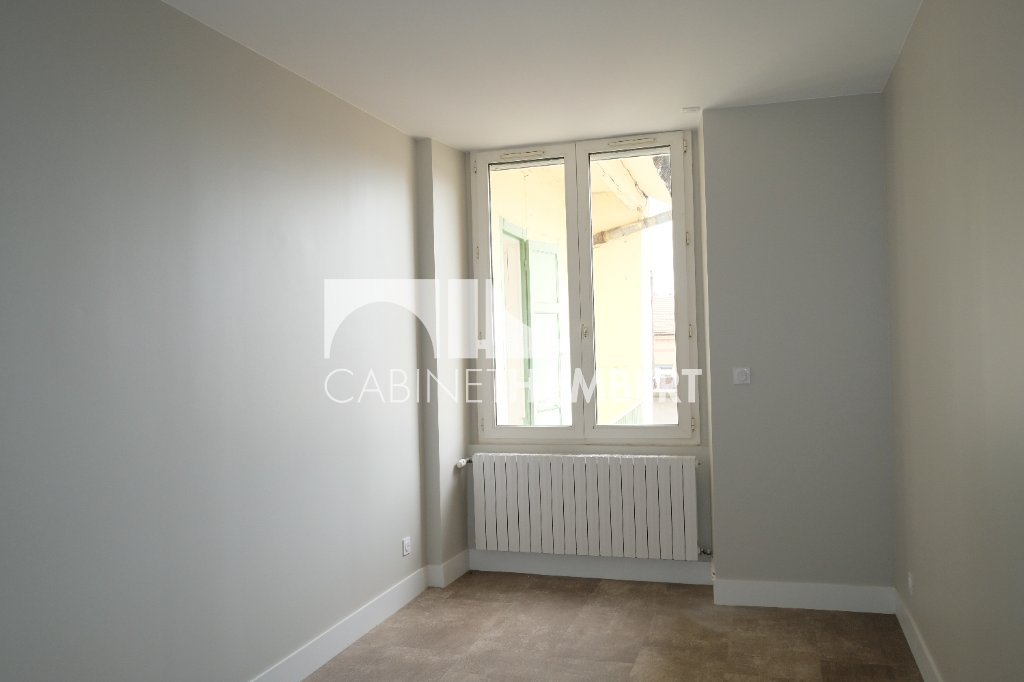 APPARTEMENT T4 A LOUER - ST ETIENNE CENTRE VILLE - 105.29 m2 - 1 210 &euro; charges comprises par mois
