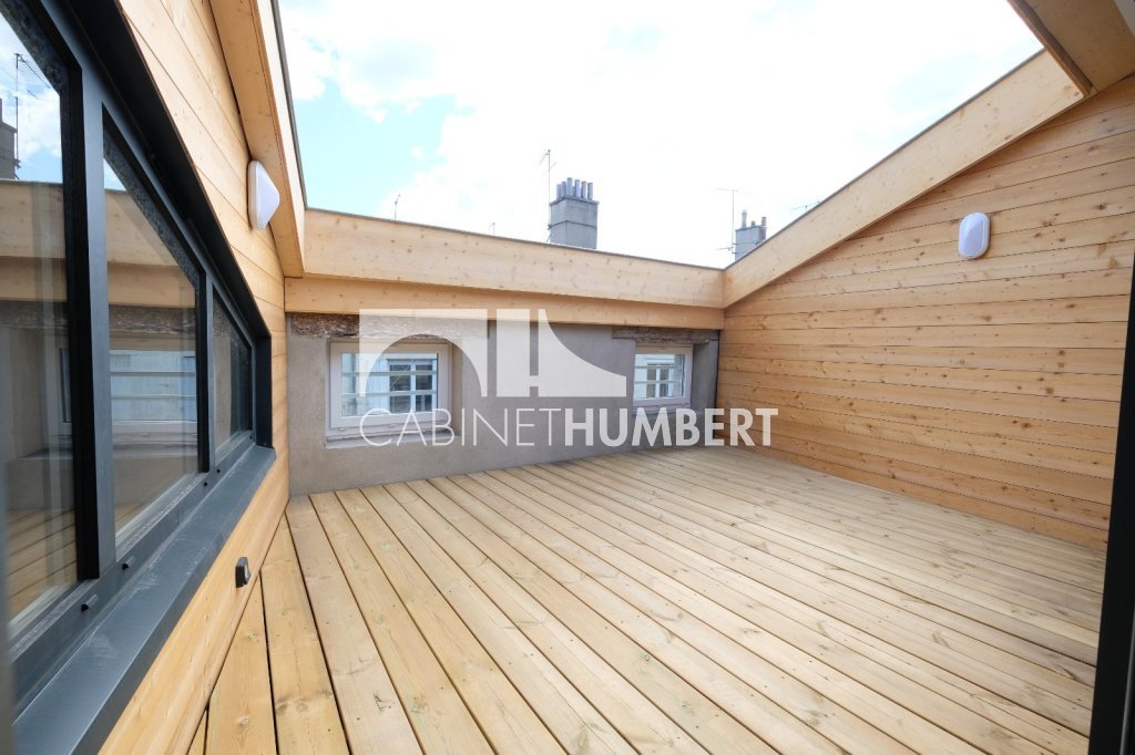 APPARTEMENT T4 A LOUER - ST ETIENNE CENTRE VILLE - 91.39 m2 - 1 100 &euro; charges comprises par mois