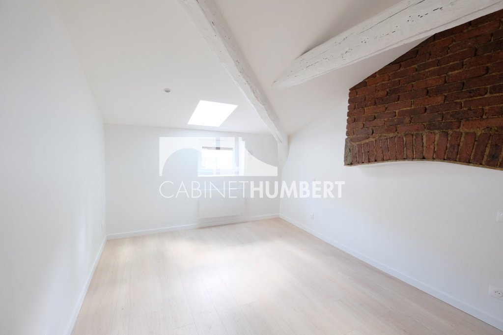 APPARTEMENT T4 A LOUER - ST ETIENNE CENTRE VILLE - 91.39 m2 - 1 100 &euro; charges comprises par mois