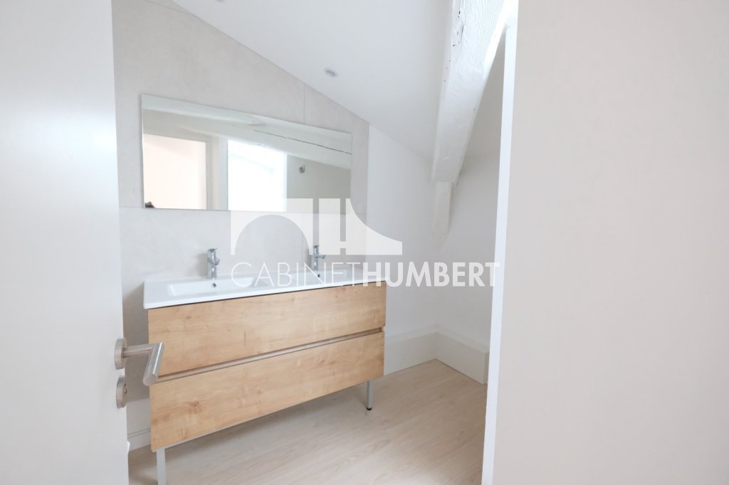APPARTEMENT T4 A LOUER - ST ETIENNE CENTRE VILLE - 91.39 m2 - 1 100 &euro; charges comprises par mois
