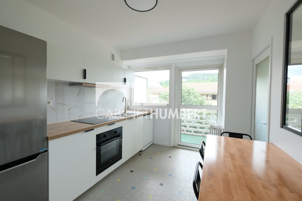APPARTEMENT T4 A LOUER - ST ETIENNE CENTRE VILLE - 86.44 m2 - 990 &euro; charges comprises par mois