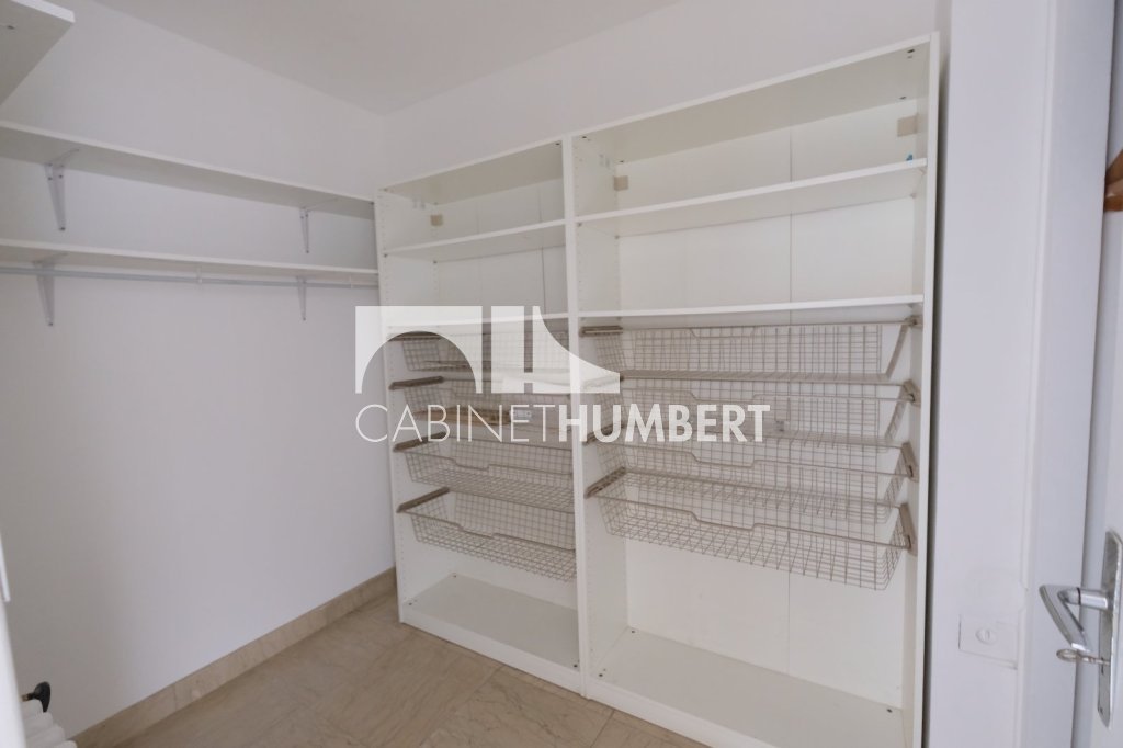 APPARTEMENT T4 A LOUER - ST ETIENNE CENTRE VILLE - 86.44 m2 - 990 &euro; charges comprises par mois