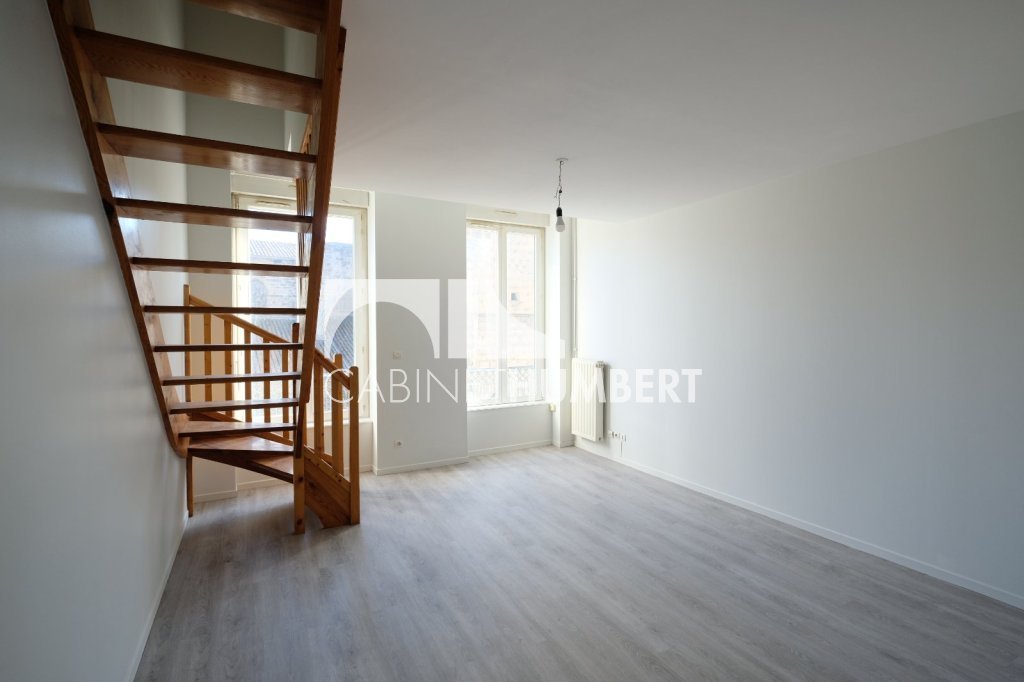 APPARTEMENT T4 A LOUER - ST ETIENNE CENTRE VILLE - 106 m2 - 750 &euro; charges comprises par mois