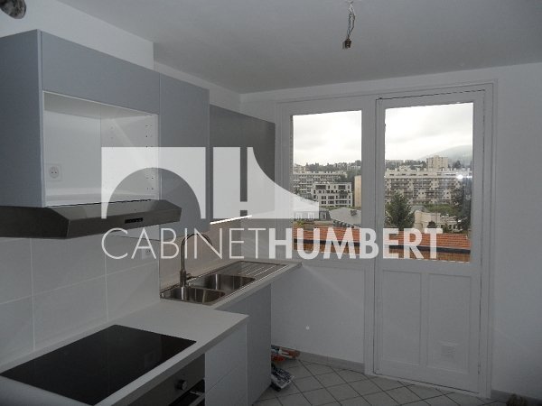 APPARTEMENT T4 A LOUER - ST ETIENNE FAURIEL - 80 m2 - 600 &euro; charges comprises par mois