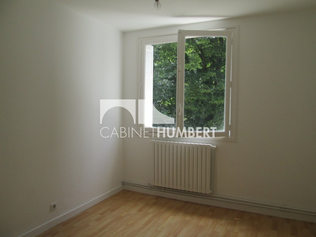 APPARTEMENT T4 A LOUER - ST ETIENNE FAURIEL - 80 m2 - 600 &euro; charges comprises par mois