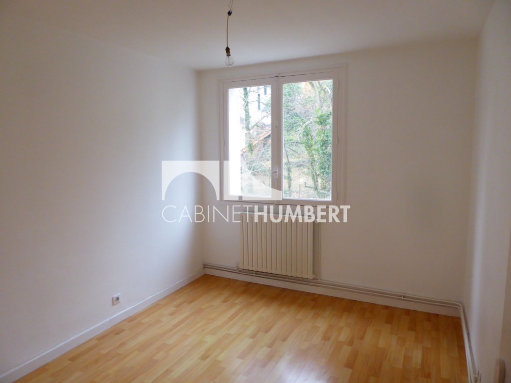 APPARTEMENT T4 A LOUER - ST ETIENNE FAURIEL - 80 m2 - 600 &euro; charges comprises par mois