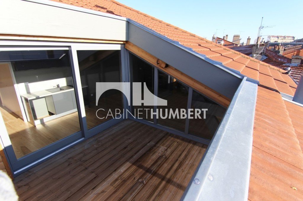 APPARTEMENT T4 A LOUER - ST ETIENNE HYPER CENTRE - 85.32 m2 - 995�&euro; charges comprises par mois