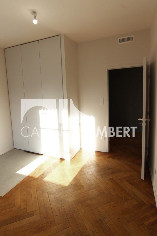 APPARTEMENT T4 A LOUER - ST ETIENNE HYPER CENTRE - 85.32 m2 - 995�&euro; charges comprises par mois