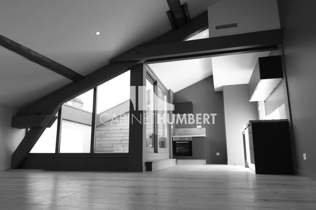 APPARTEMENT T4 A LOUER - ST ETIENNE HYPER CENTRE - 85.32 m2 - 995�&euro; charges comprises par mois