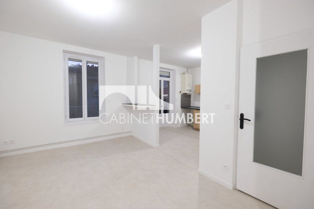 APPARTEMENT T4 A LOUER - ST ETIENNE MONTPLAISIR - 90 m2 - 685�&euro; charges comprises par mois