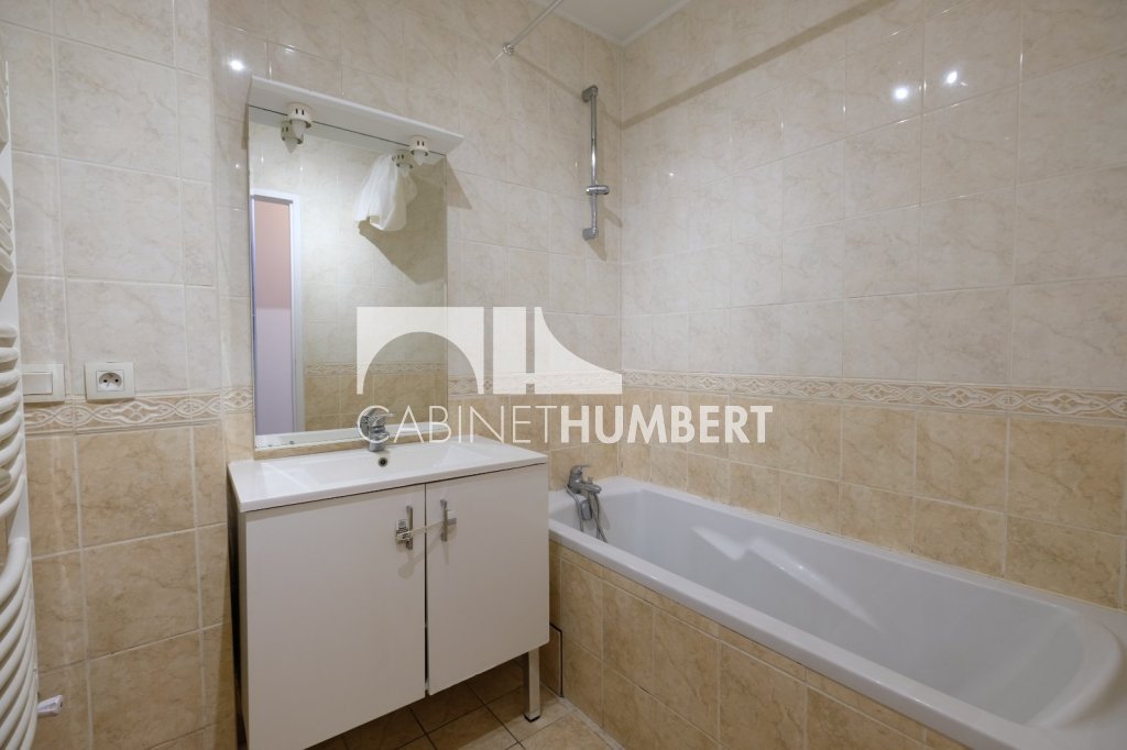 APPARTEMENT T4 A LOUER - ST ETIENNE PREFECTURE - 95.16 m2 - 795 &euro; charges comprises par mois