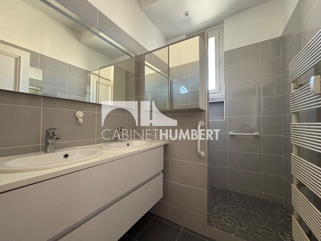 APPARTEMENT T4 A VENDRE - ST ETIENNE BERGSON - 102.23 m2 - 129 000 &euro;