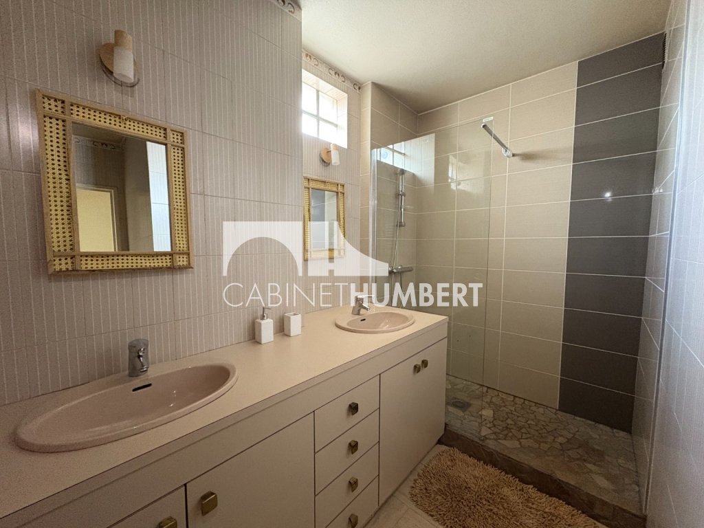 APPARTEMENT T4 A VENDRE - ST ETIENNE FACULTE / CENTRE DEUX - 100 m2 - 125000€