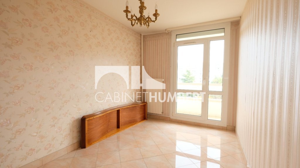 APPARTEMENT T4 A VENDRE - ST ETIENNE FAURIEL - 74.33 m2 - 109 000 €