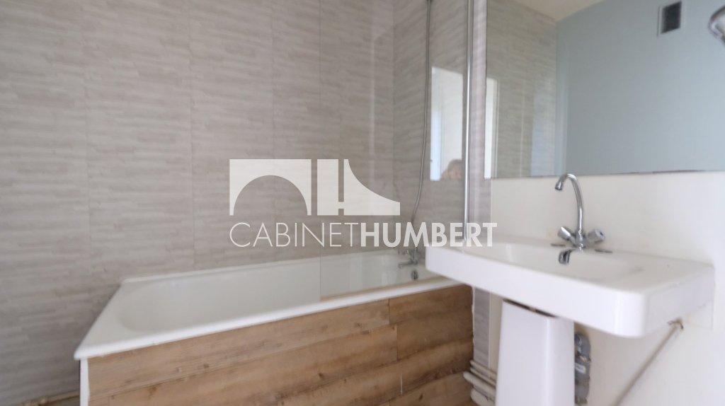 APPARTEMENT T4 A VENDRE - ST ETIENNE LA MÉTARE - 73.86 m2 - 62 000 &euro;